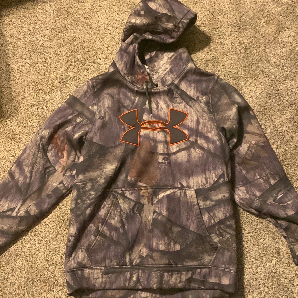 Large UnderArmor hoodie camo
